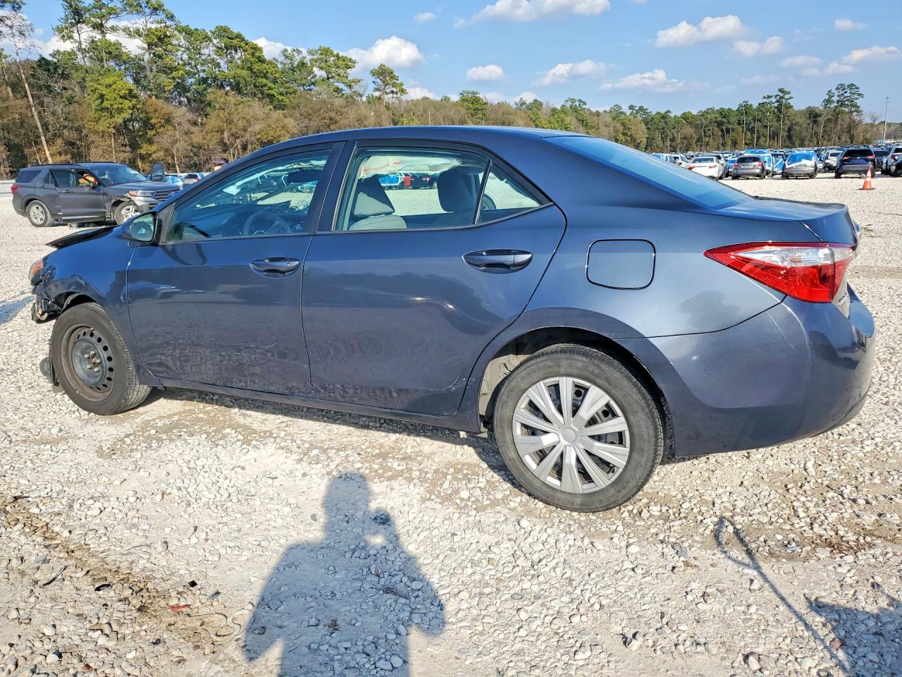 2016 TOYOTA COROLLA LE photo 3