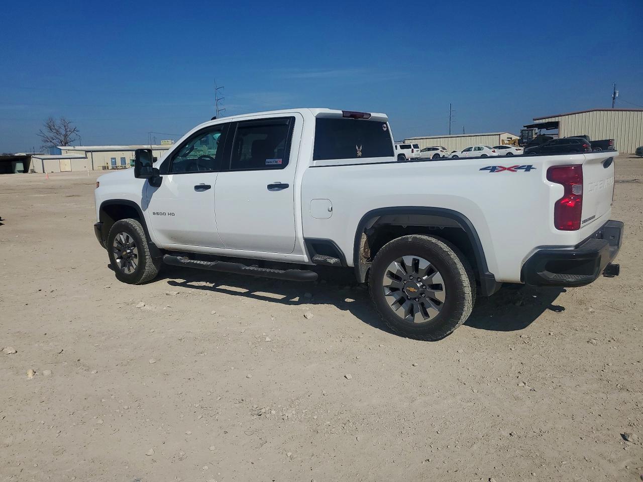 2025 CHEVROLET SILVERADO K2500 CUSTOM photo 3