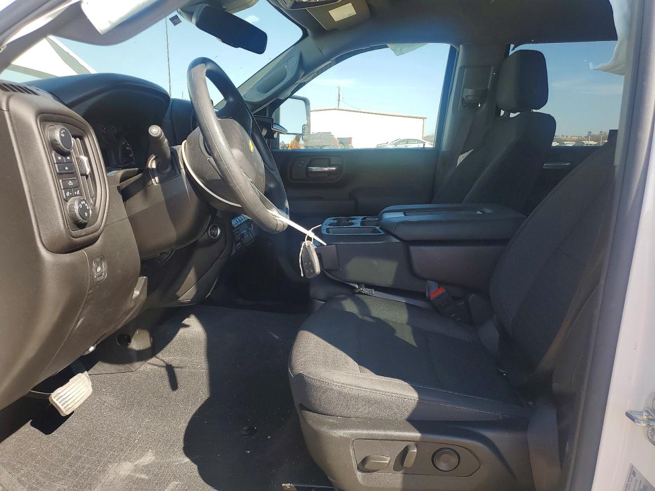 2025 CHEVROLET SILVERADO K2500 CUSTOM photo 13