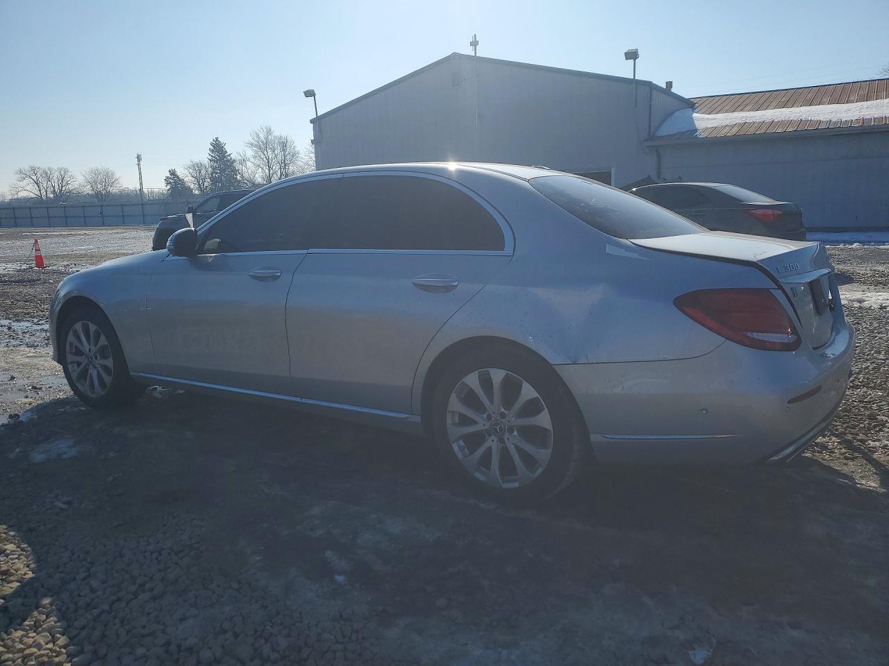 2017 MERCEDES-BENZ E 300 4MATIC photo 3