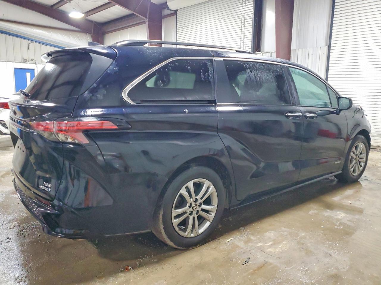 2021 TOYOTA SIENNA XSE 7-PASSENGER photo 3