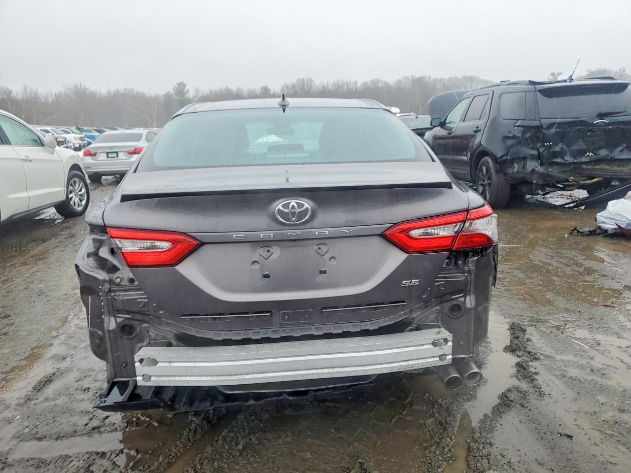 2019 TOYOTA CAMRY SE photo 6