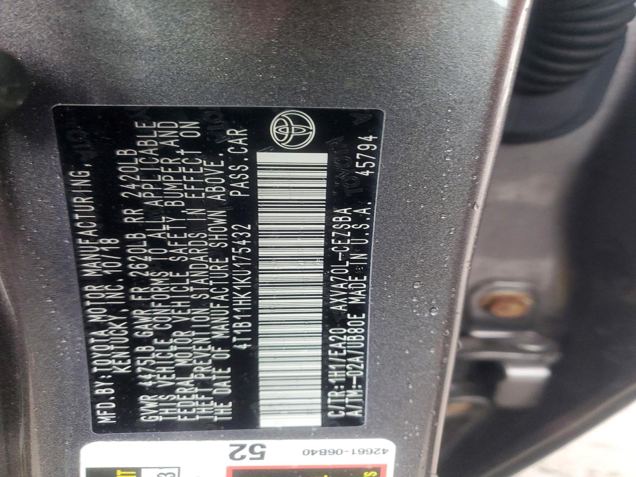 2019 TOYOTA CAMRY SE photo 12