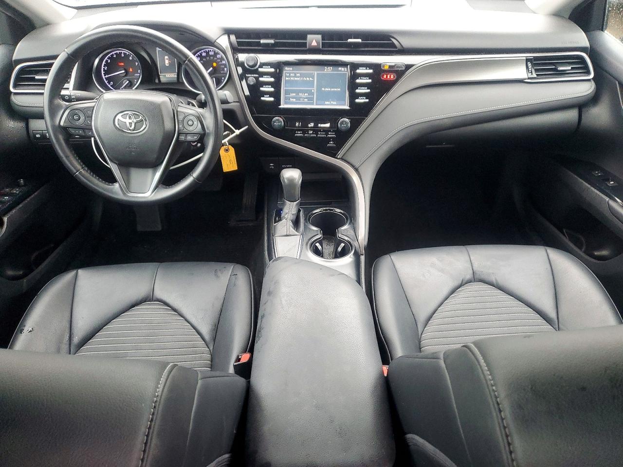 2019 TOYOTA CAMRY SE photo 8