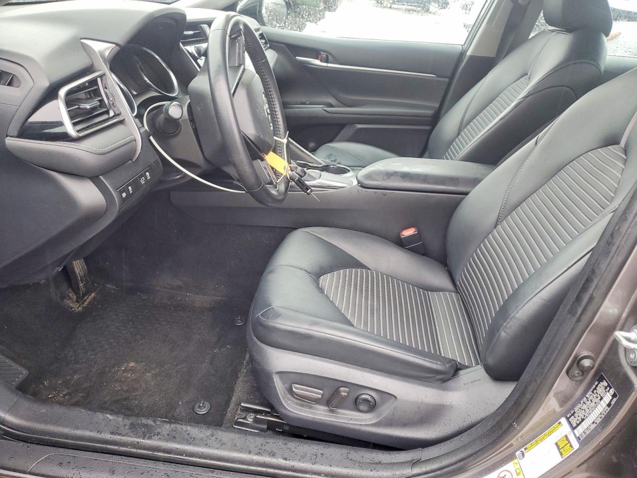 2019 TOYOTA CAMRY SE photo 7