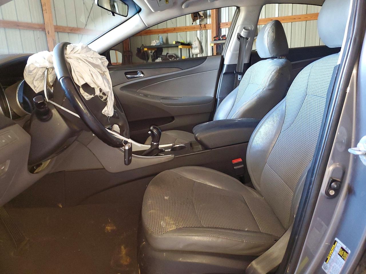 2011 HYUNDAI SONATA SE photo 7