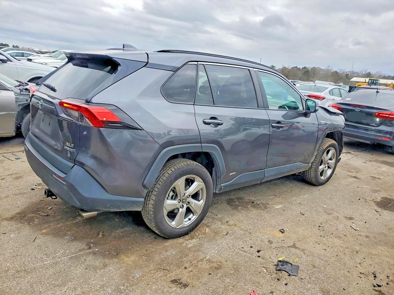 2021 TOYOTA RAV4 photo 3