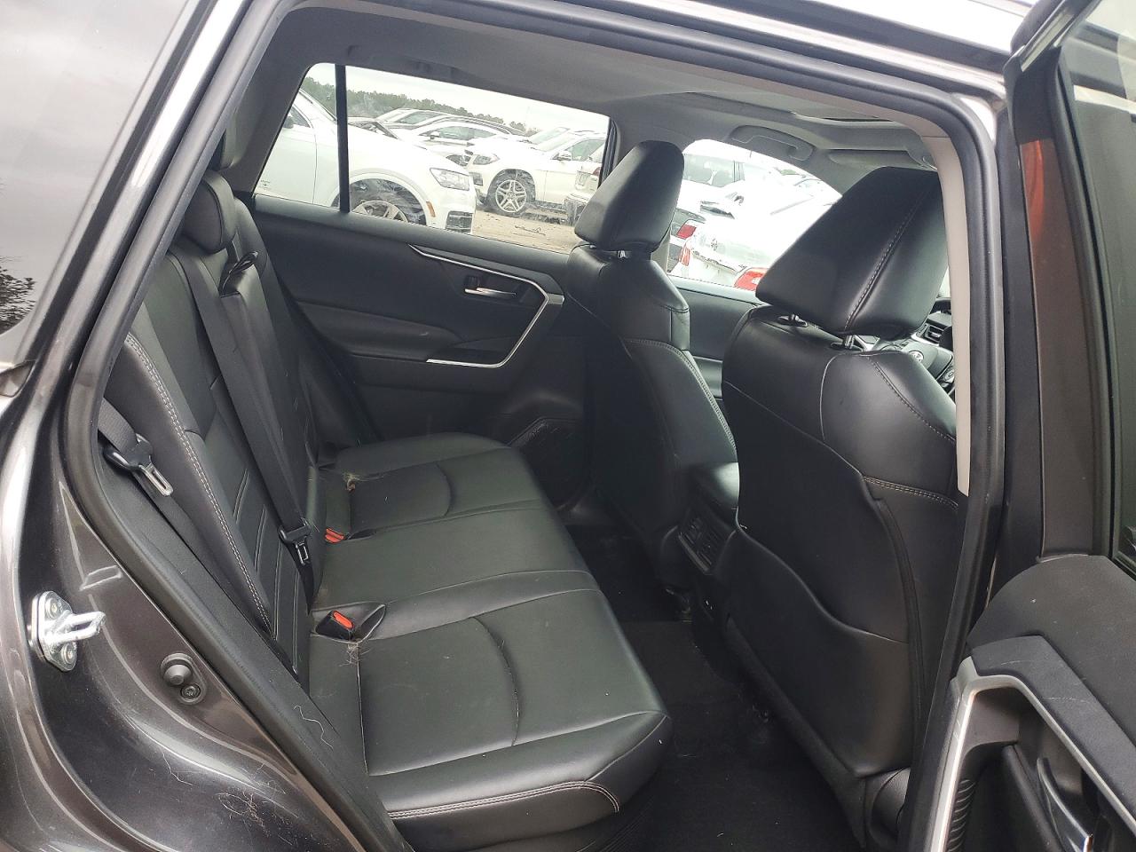 2021 TOYOTA RAV4 photo 11