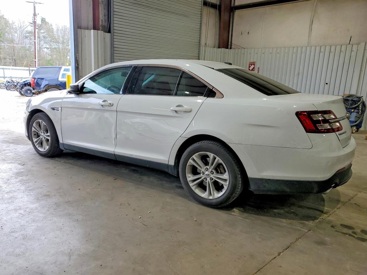 2018 FORD TAURUS photo 4