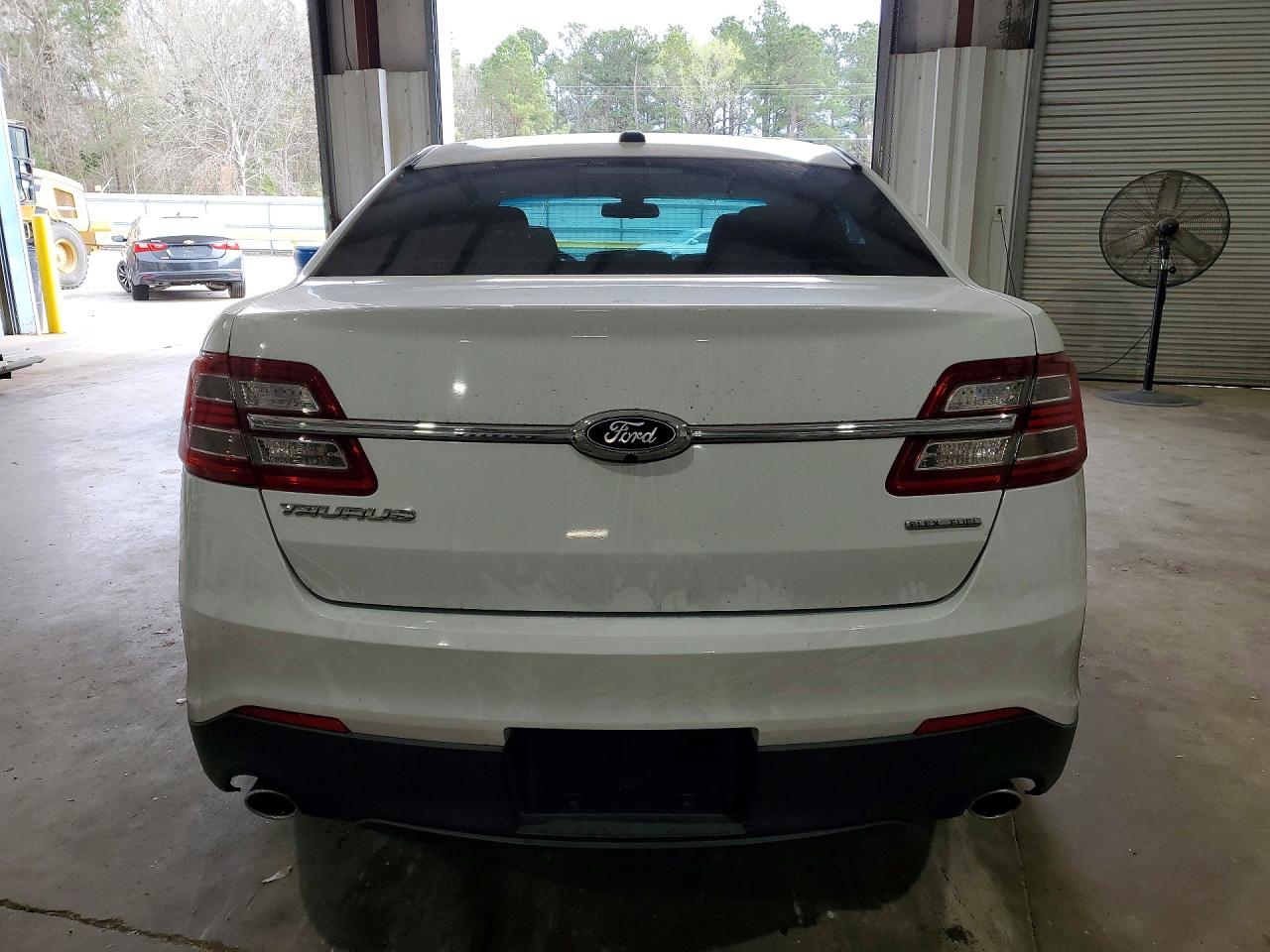 2018 FORD TAURUS photo 16