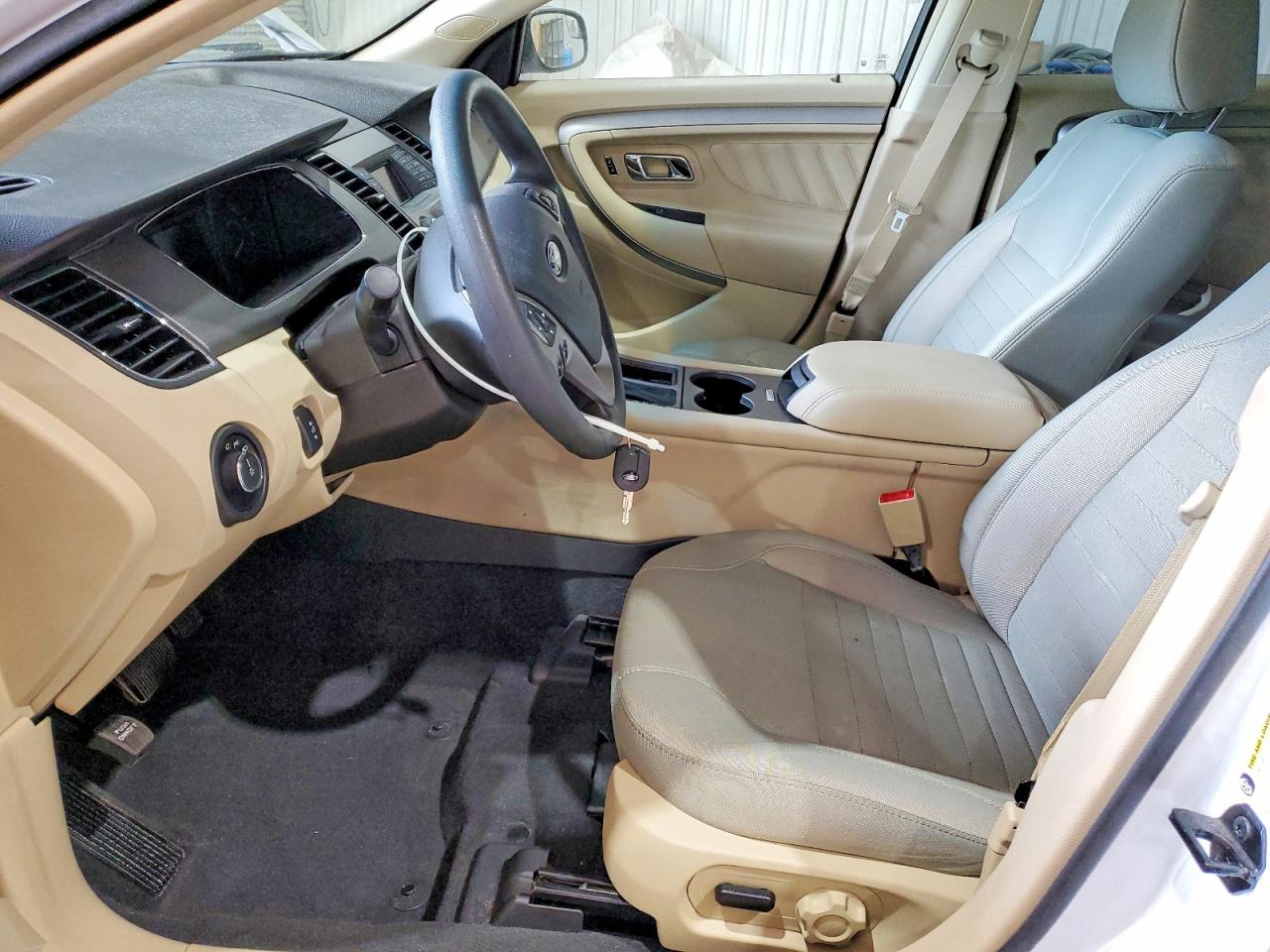 2018 FORD TAURUS photo 19
