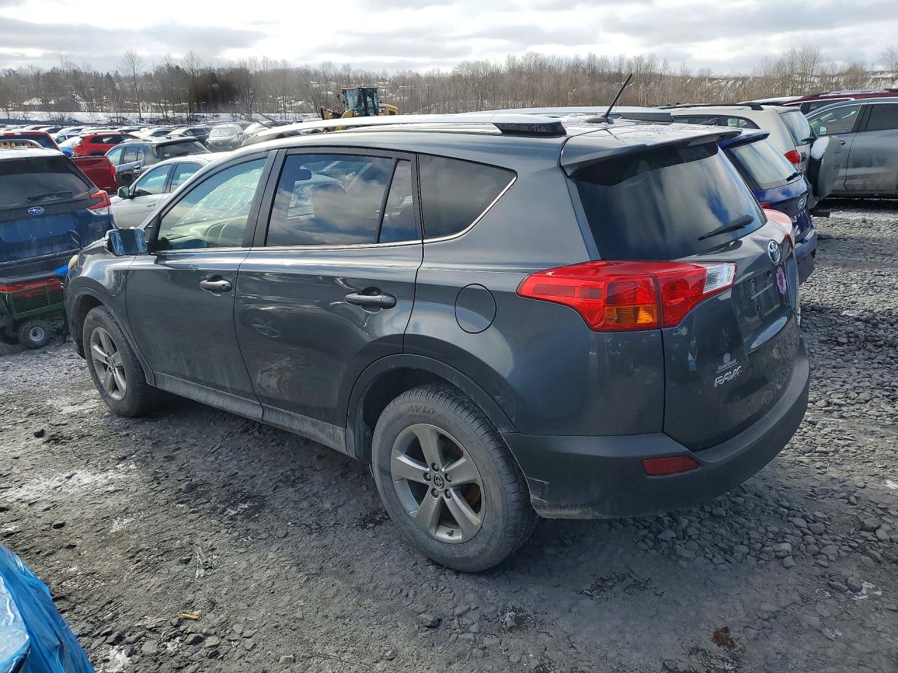 2015 TOYOTA RAV4 XLE photo 5