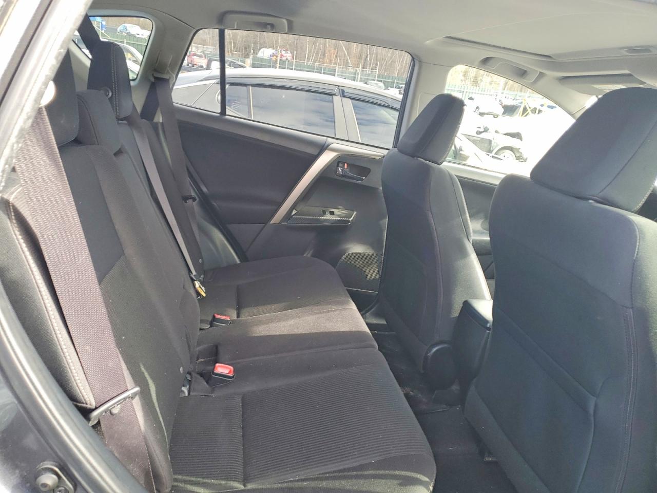 2015 TOYOTA RAV4 XLE photo 41