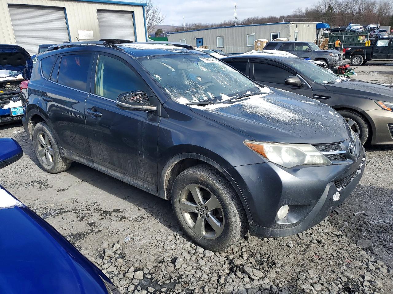 2015 TOYOTA RAV4 XLE photo 13
