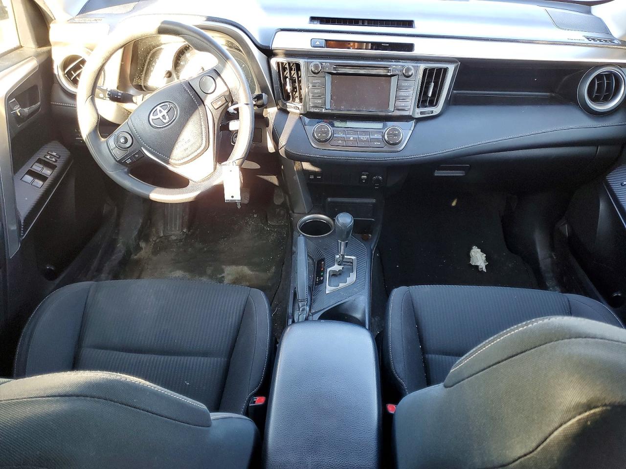 2015 TOYOTA RAV4 XLE photo 29