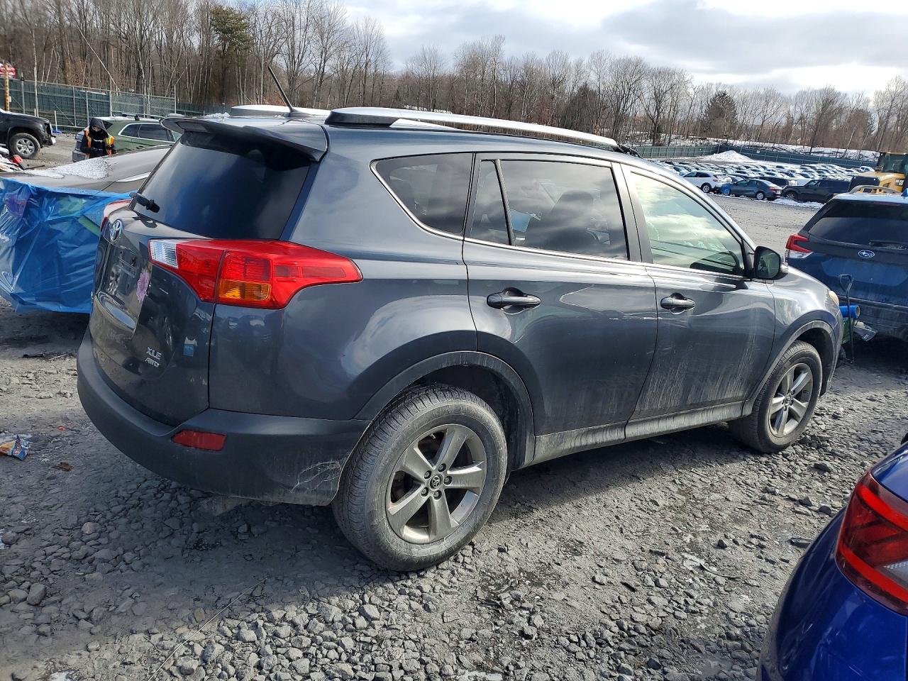 2015 TOYOTA RAV4 XLE photo 9