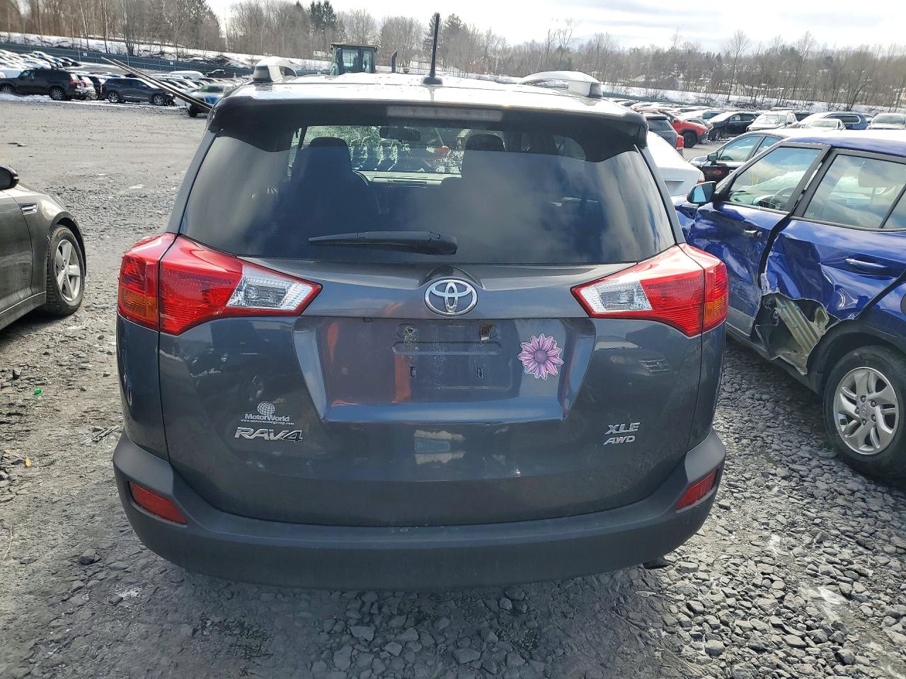 2015 TOYOTA RAV4 XLE photo 21