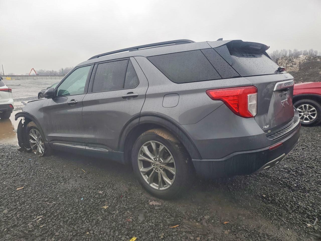 2021 FORD EXPLORER XLT photo 3