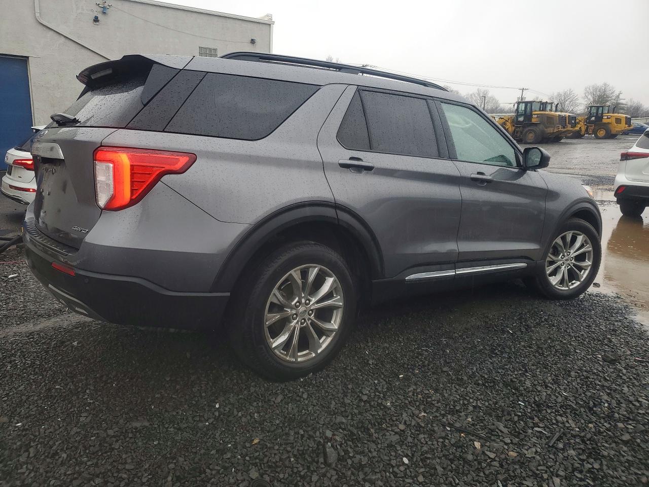 2021 FORD EXPLORER XLT photo 5