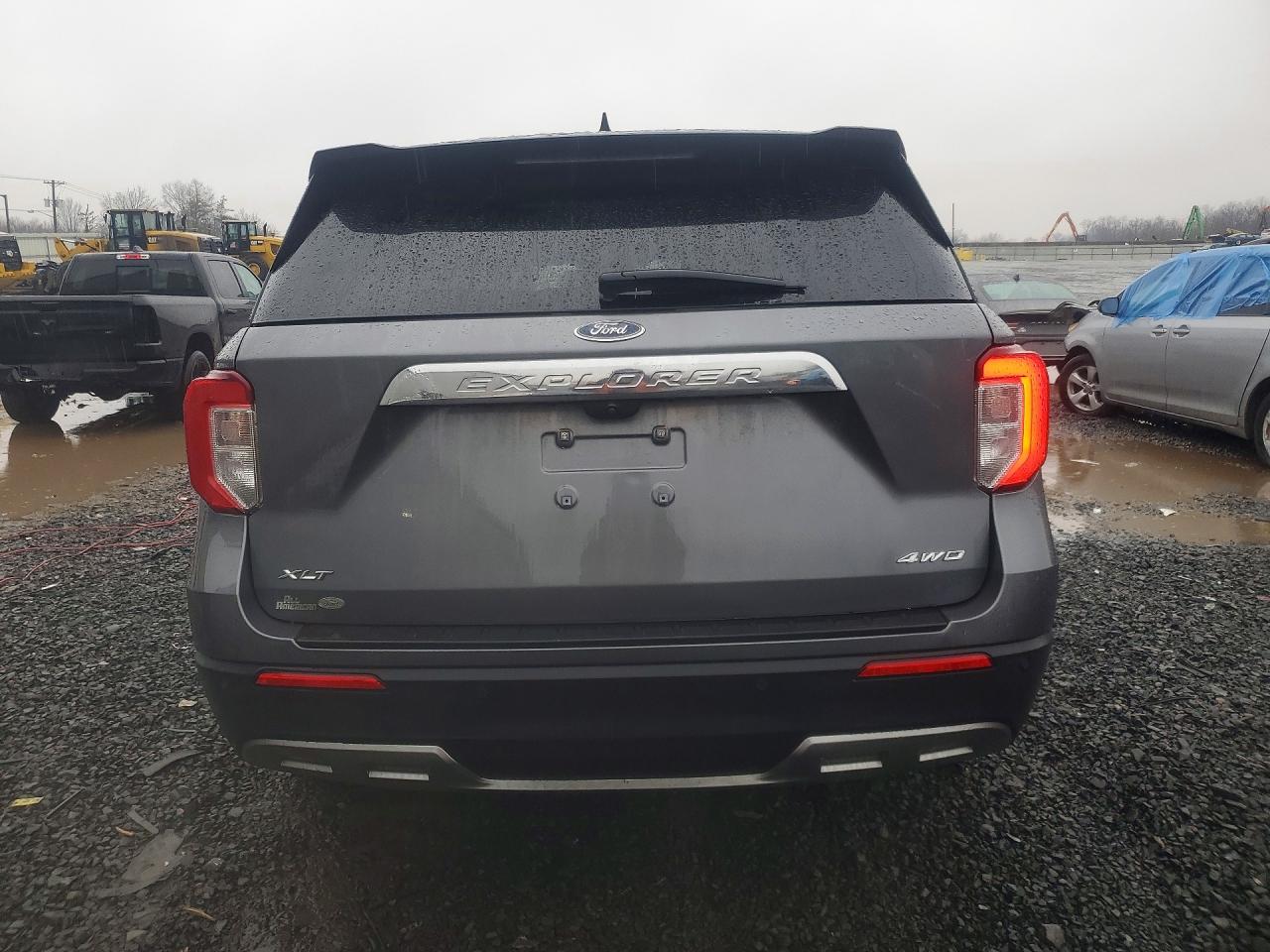 2021 FORD EXPLORER XLT photo 11