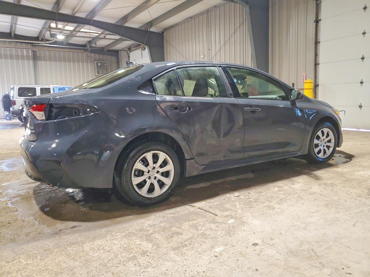 2025 TOYOTA COROLLA LE photo 3