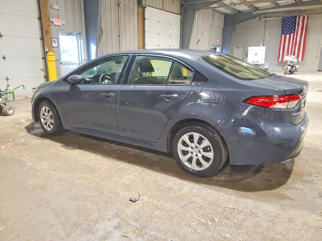 2025 TOYOTA COROLLA LE photo 2