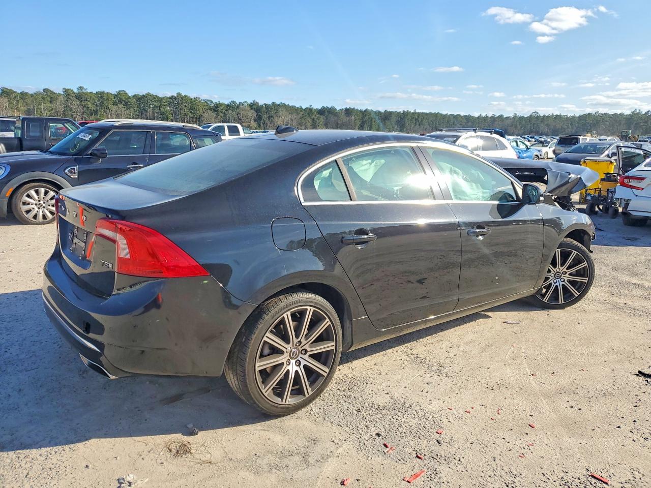 2017 VOLVO S60 PREMIER photo 3