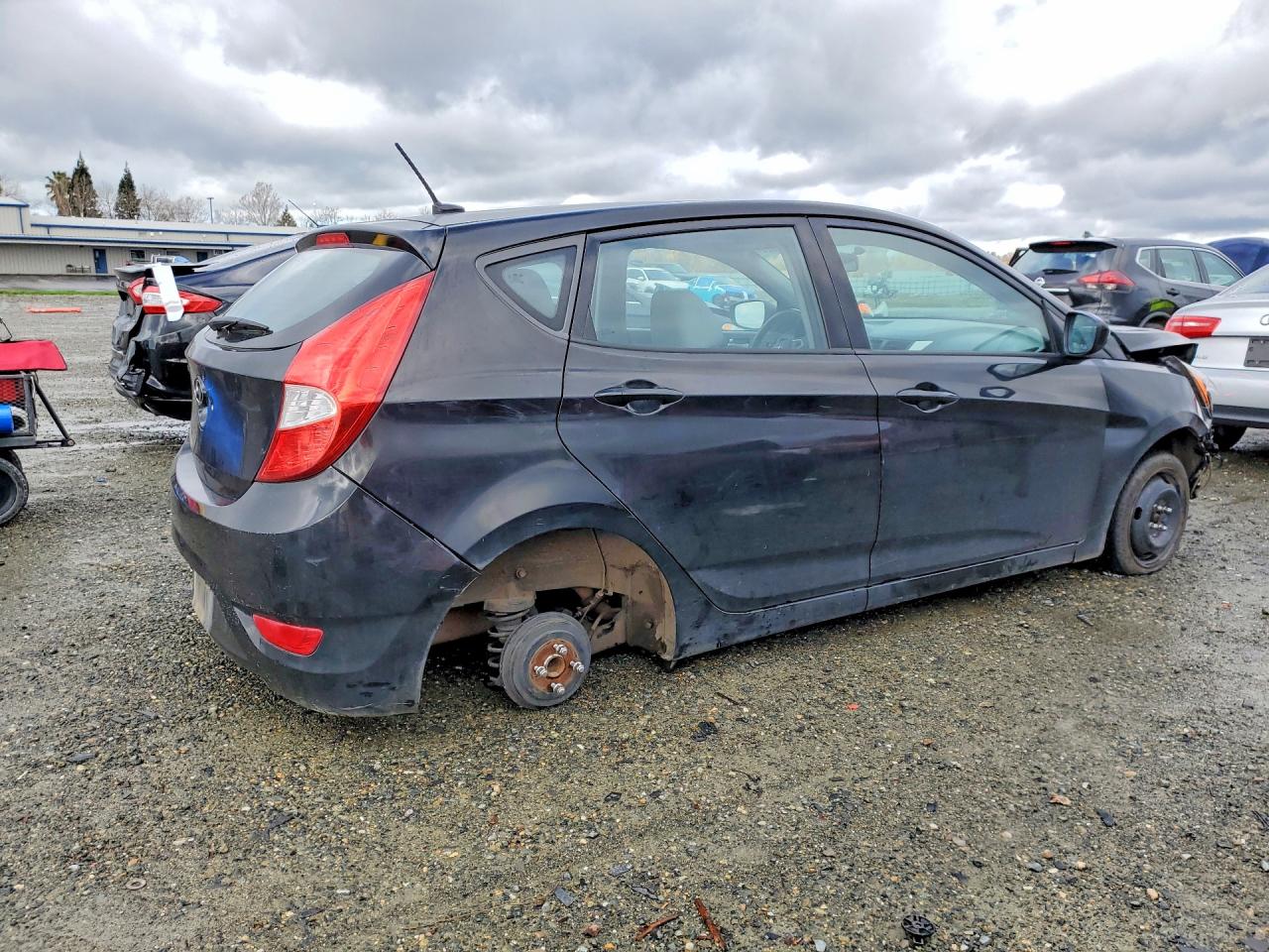 2017 HYUNDAI ACCENT SE photo 5