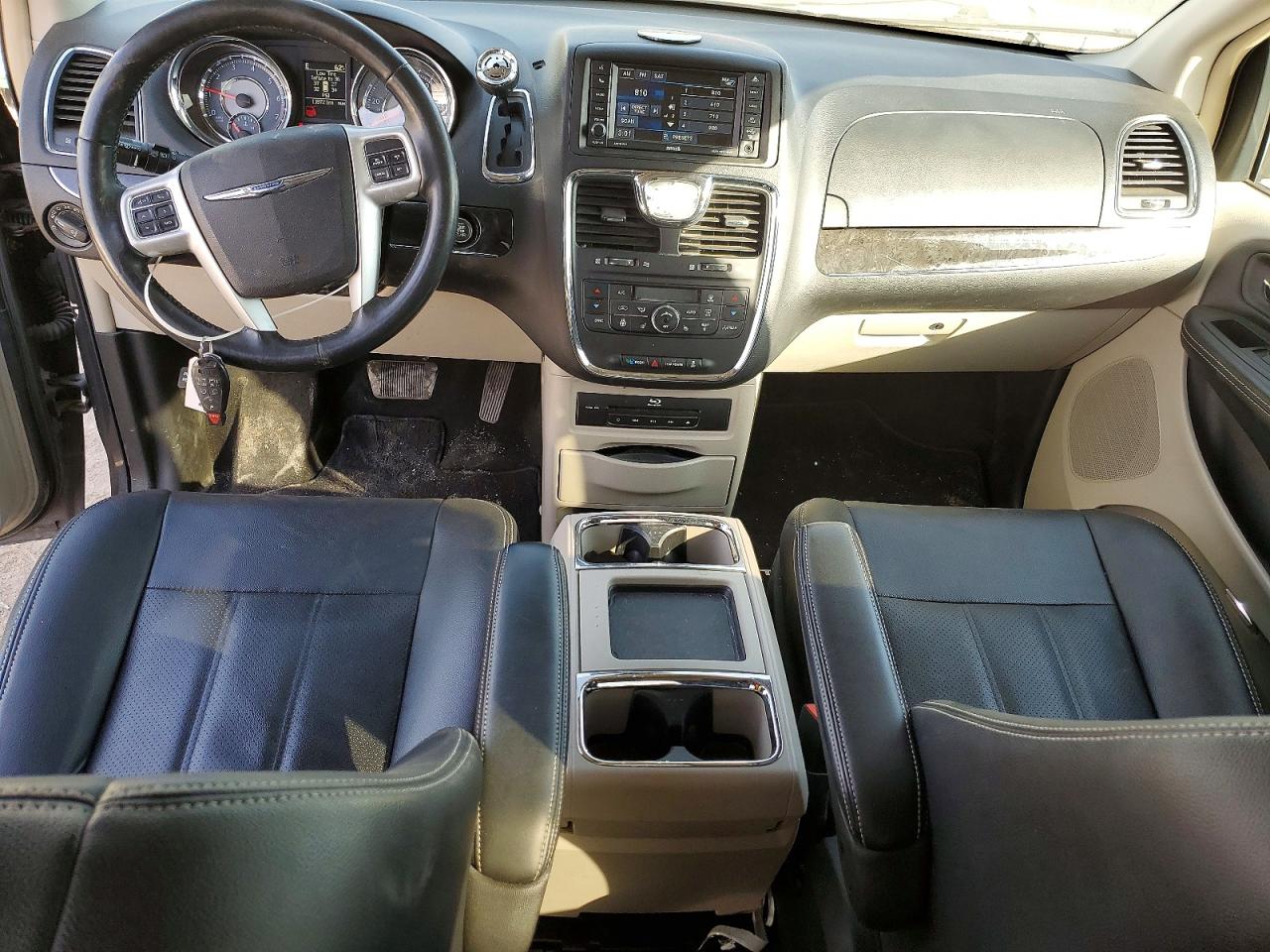 2015 CHRYSLER TOWN & COUNTRY TOURING L photo 8