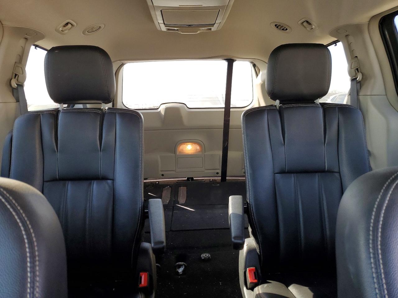 2015 CHRYSLER TOWN & COUNTRY TOURING L photo 10