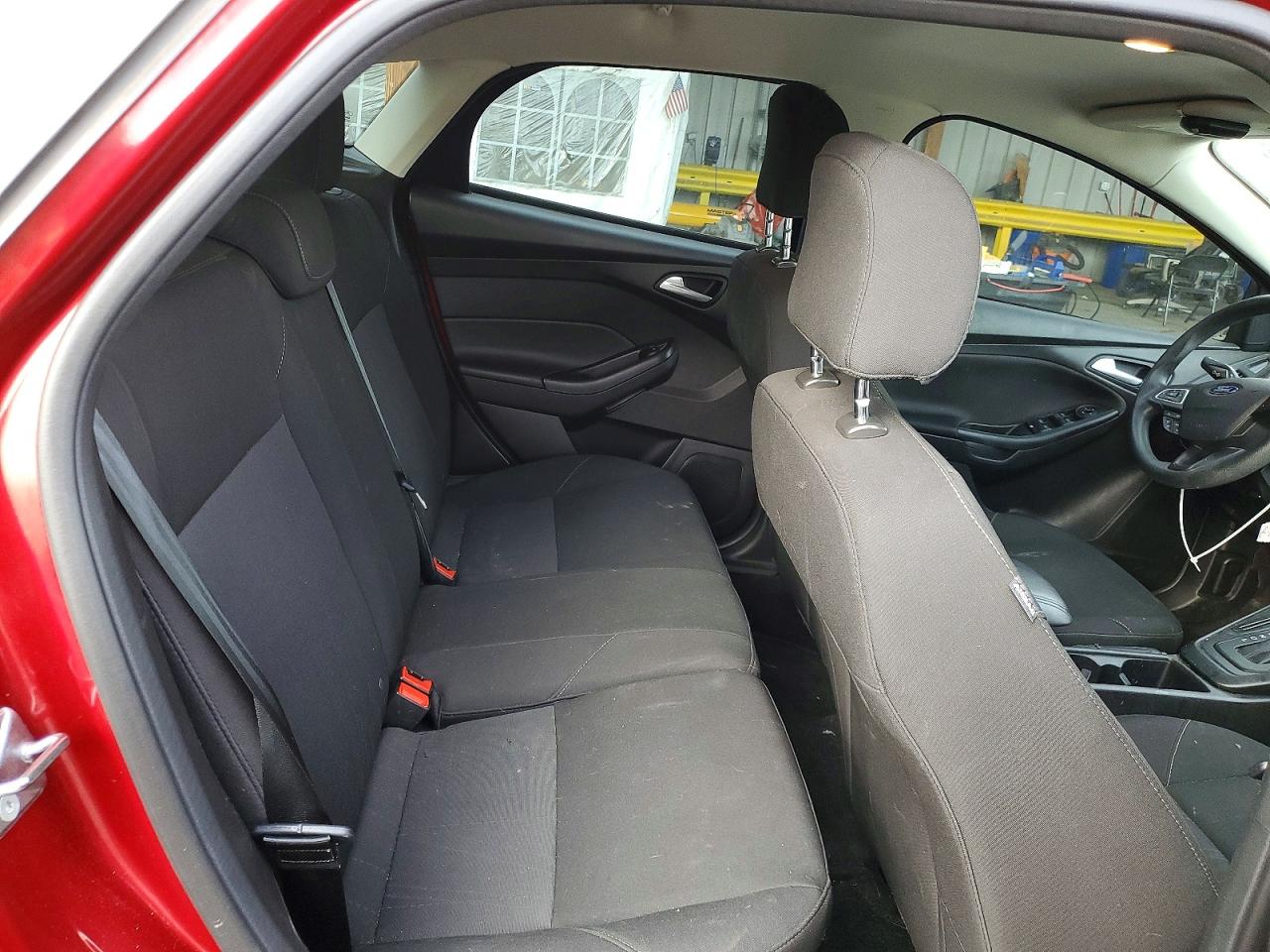 2017 FORD FOCUS SE photo 19