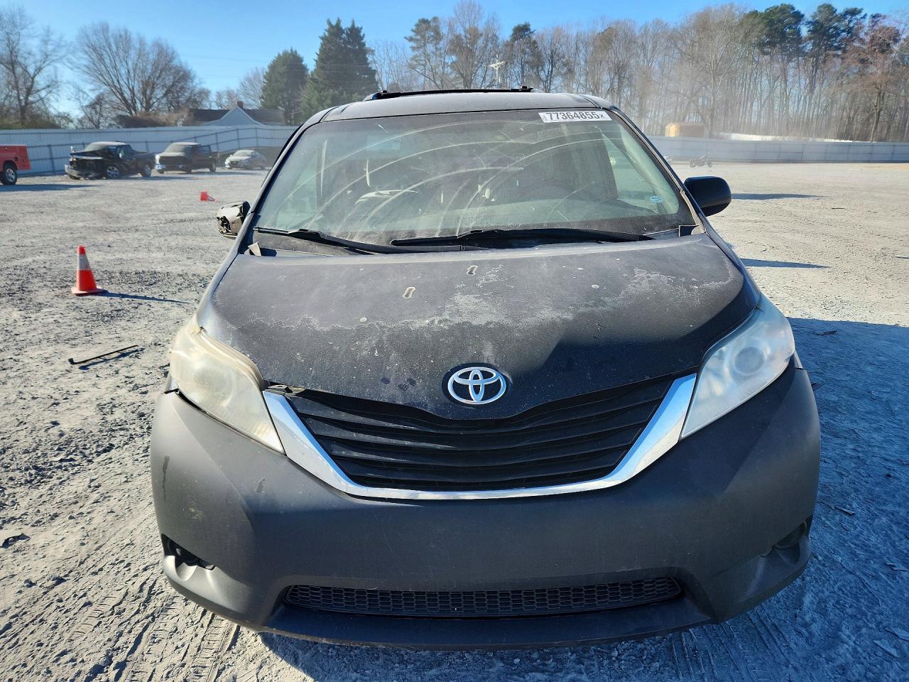 2015 TOYOTA SIENNA LE photo 5