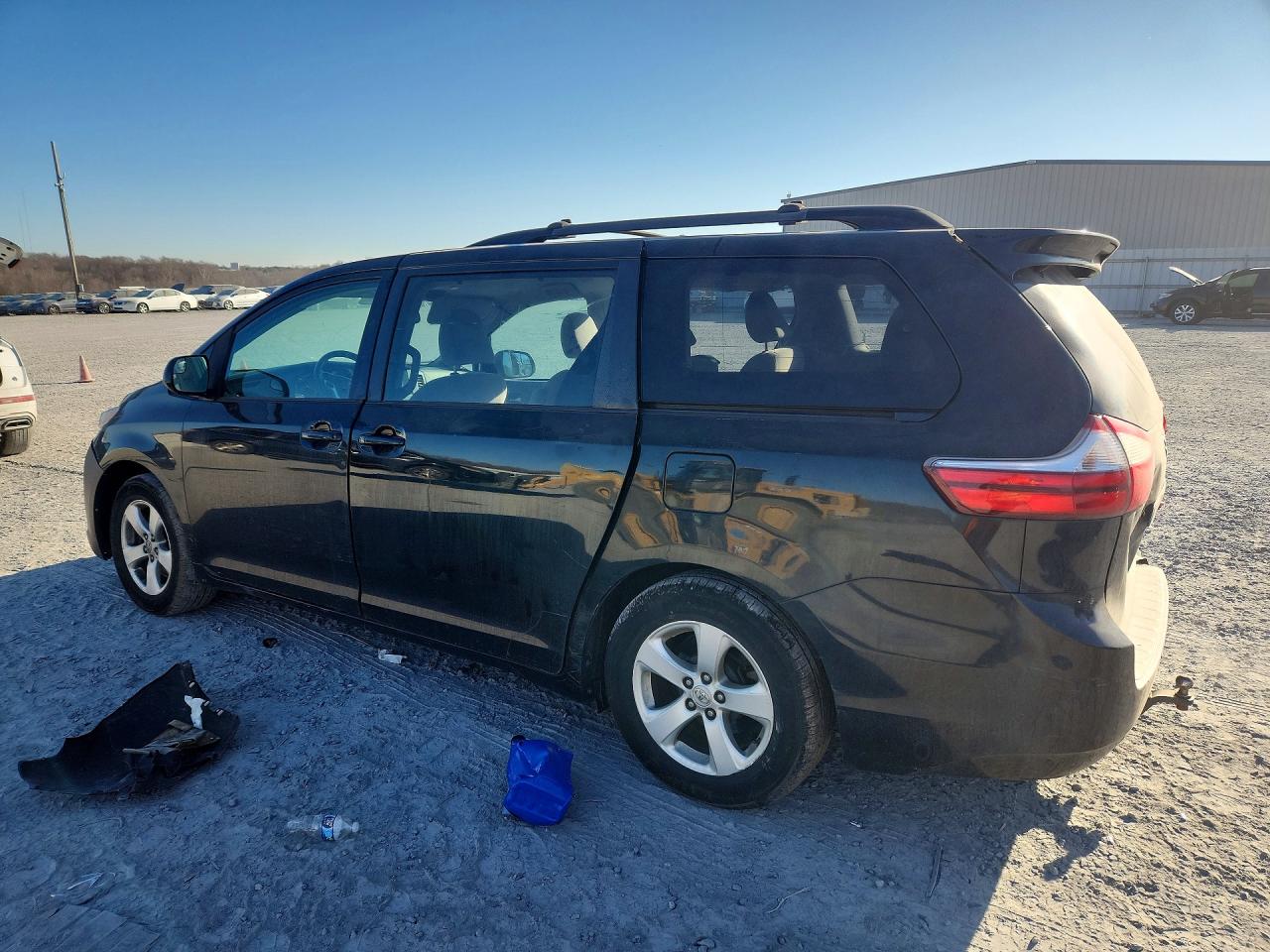 2015 TOYOTA SIENNA LE photo 2