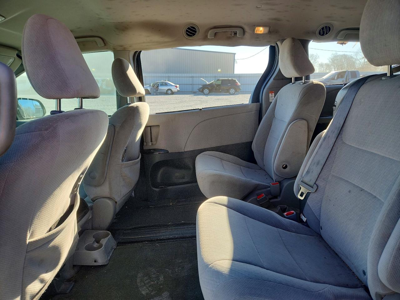 2015 TOYOTA SIENNA LE photo 11