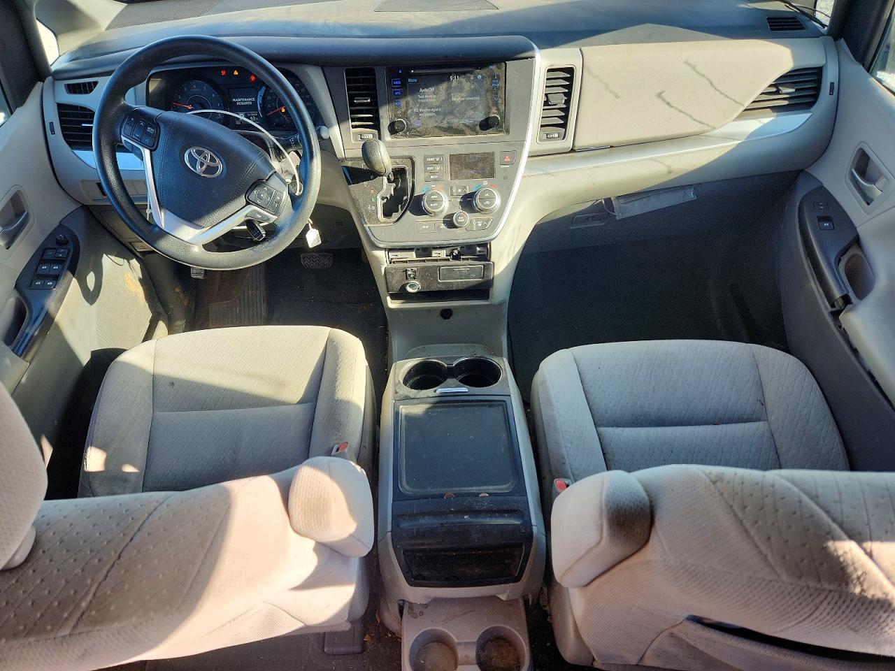 2015 TOYOTA SIENNA LE photo 8