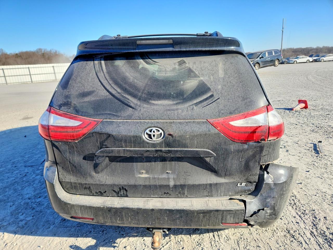 2015 TOYOTA SIENNA LE photo 6
