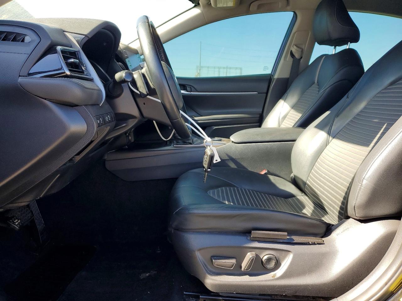 2021 TOYOTA CAMRY photo 13