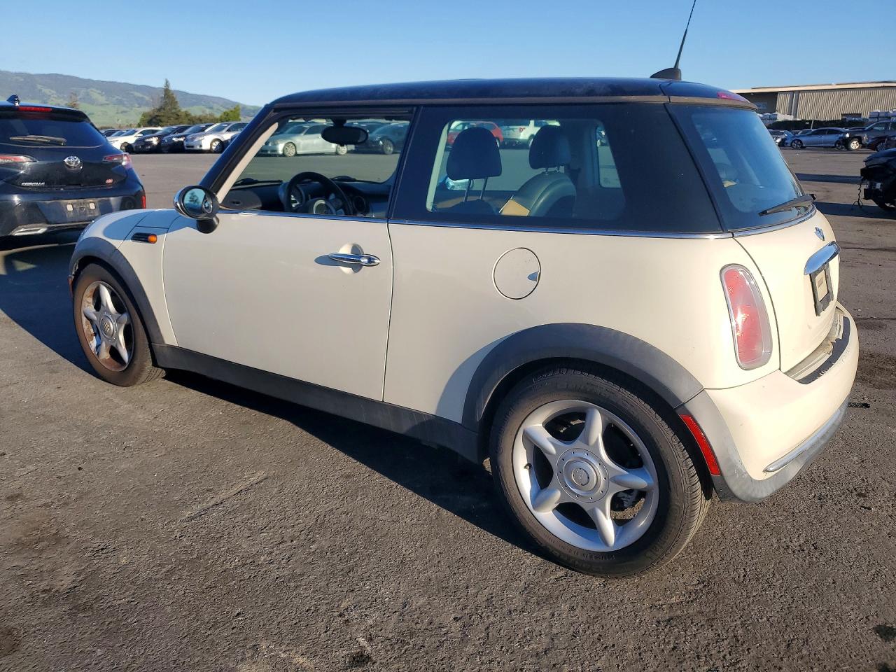 2005 MINI COOPER photo 2