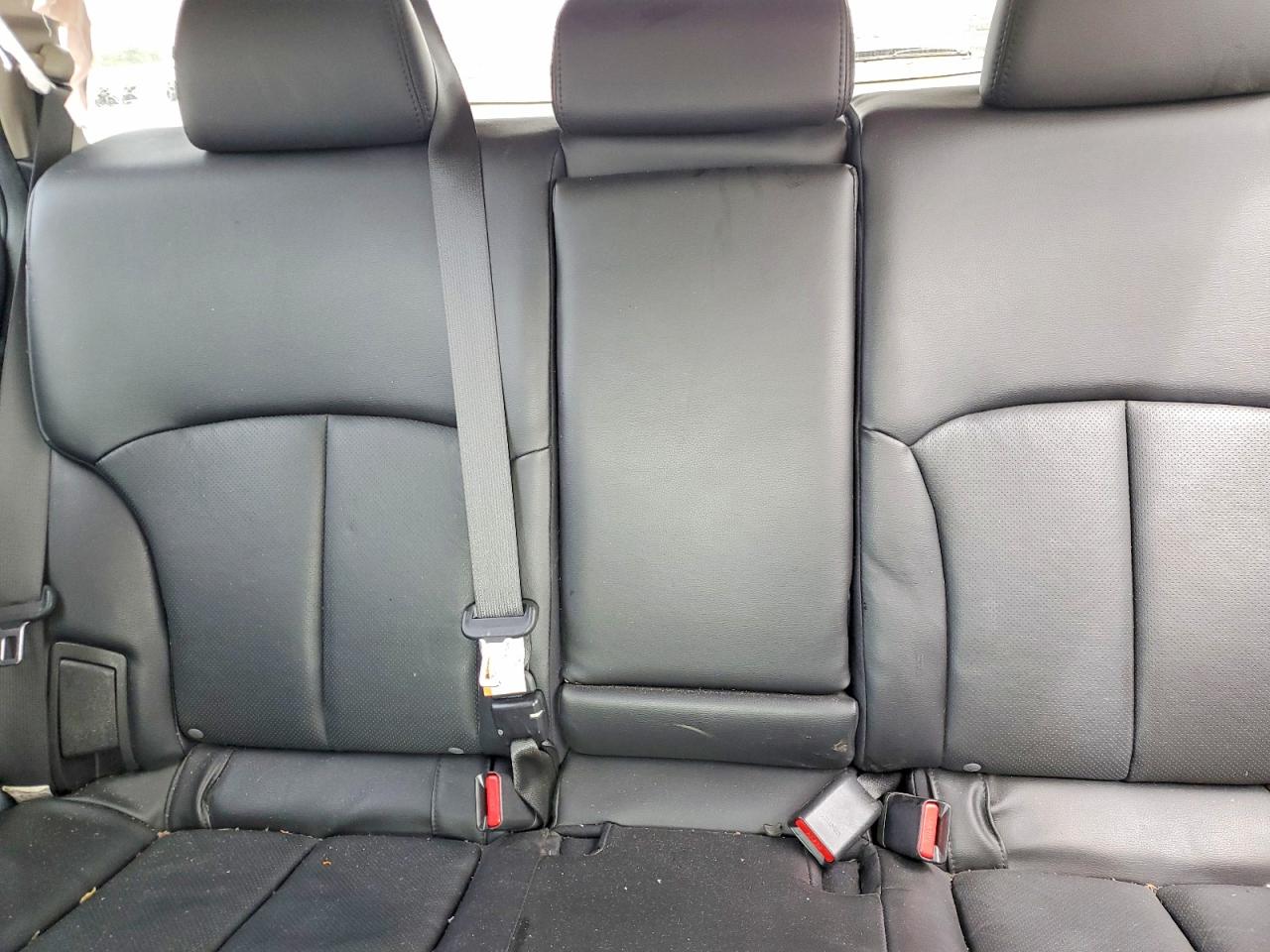 2010 SUBARU OUTBACK 3.6R LIMITED photo 28