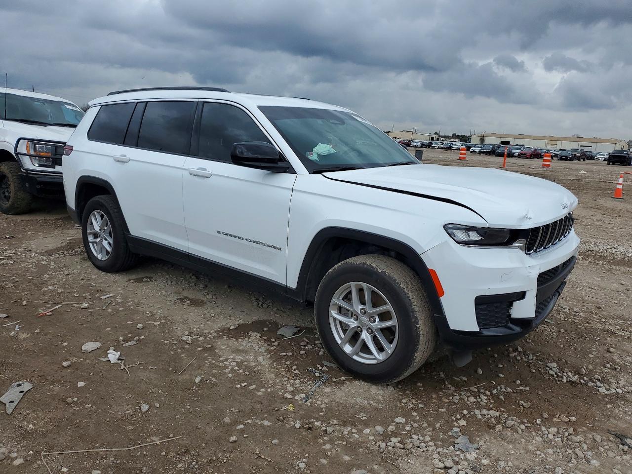 2024 JEEP GRAND CHEROKEE L LAREDO photo 4