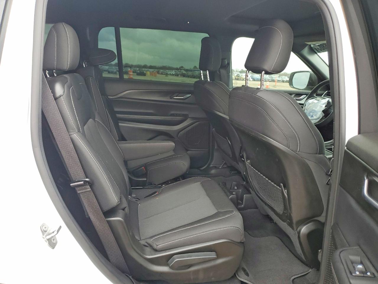 2024 JEEP GRAND CHEROKEE L LAREDO photo 11