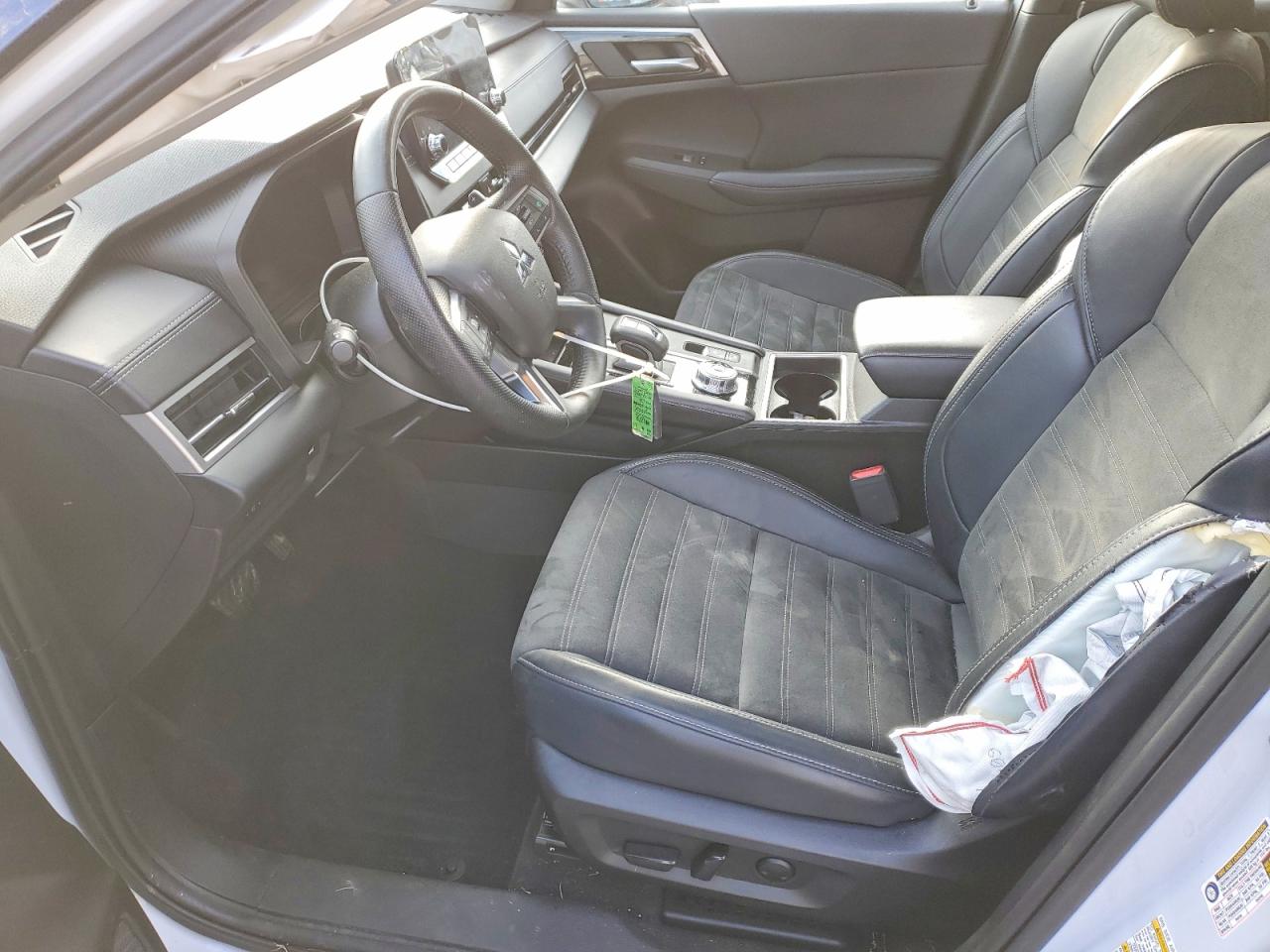 2024 MITSUBISHI OUTLANDER SE photo 13