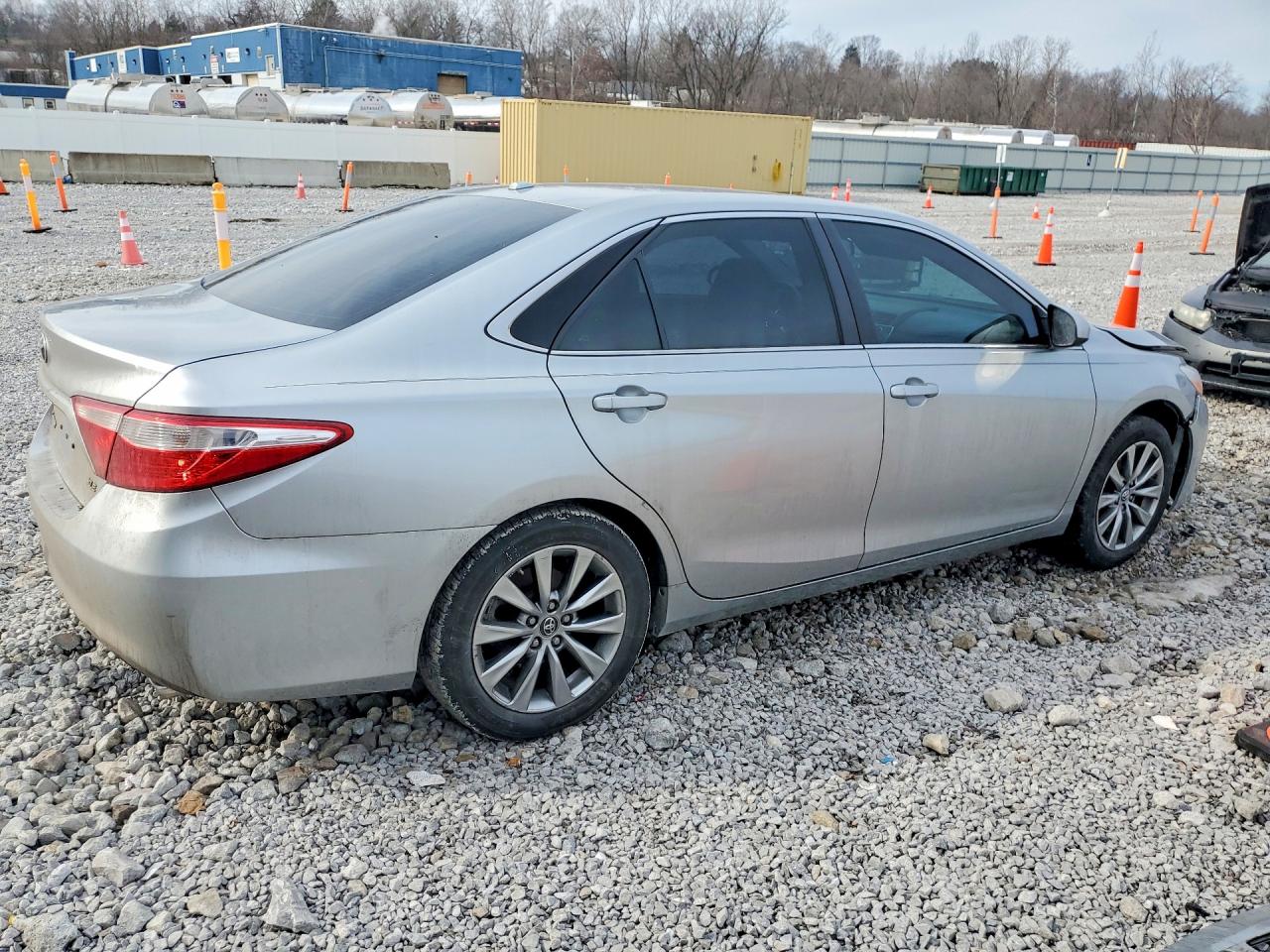 2017 TOYOTA CAMRY XLE photo 5
