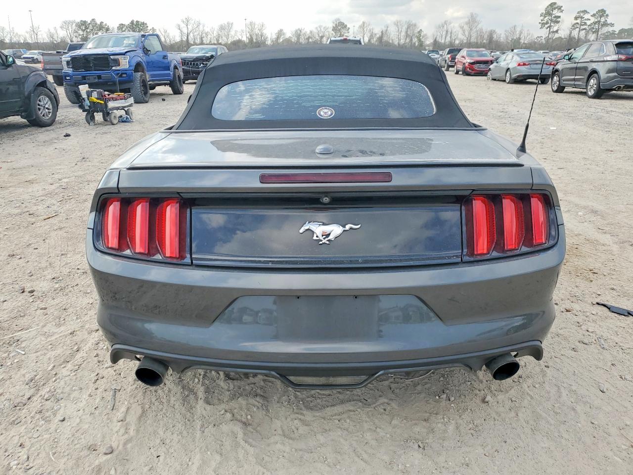 2017 FORD MUSTANG photo 6