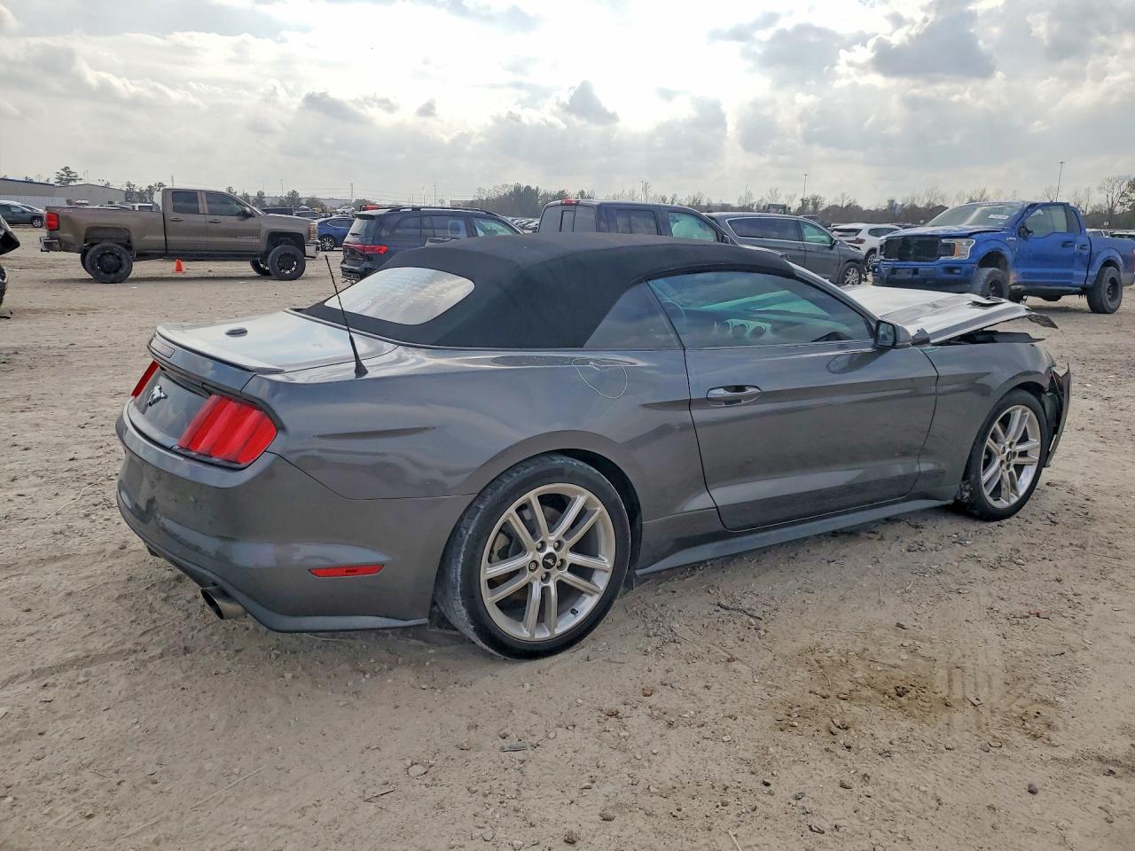 2017 FORD MUSTANG photo 3