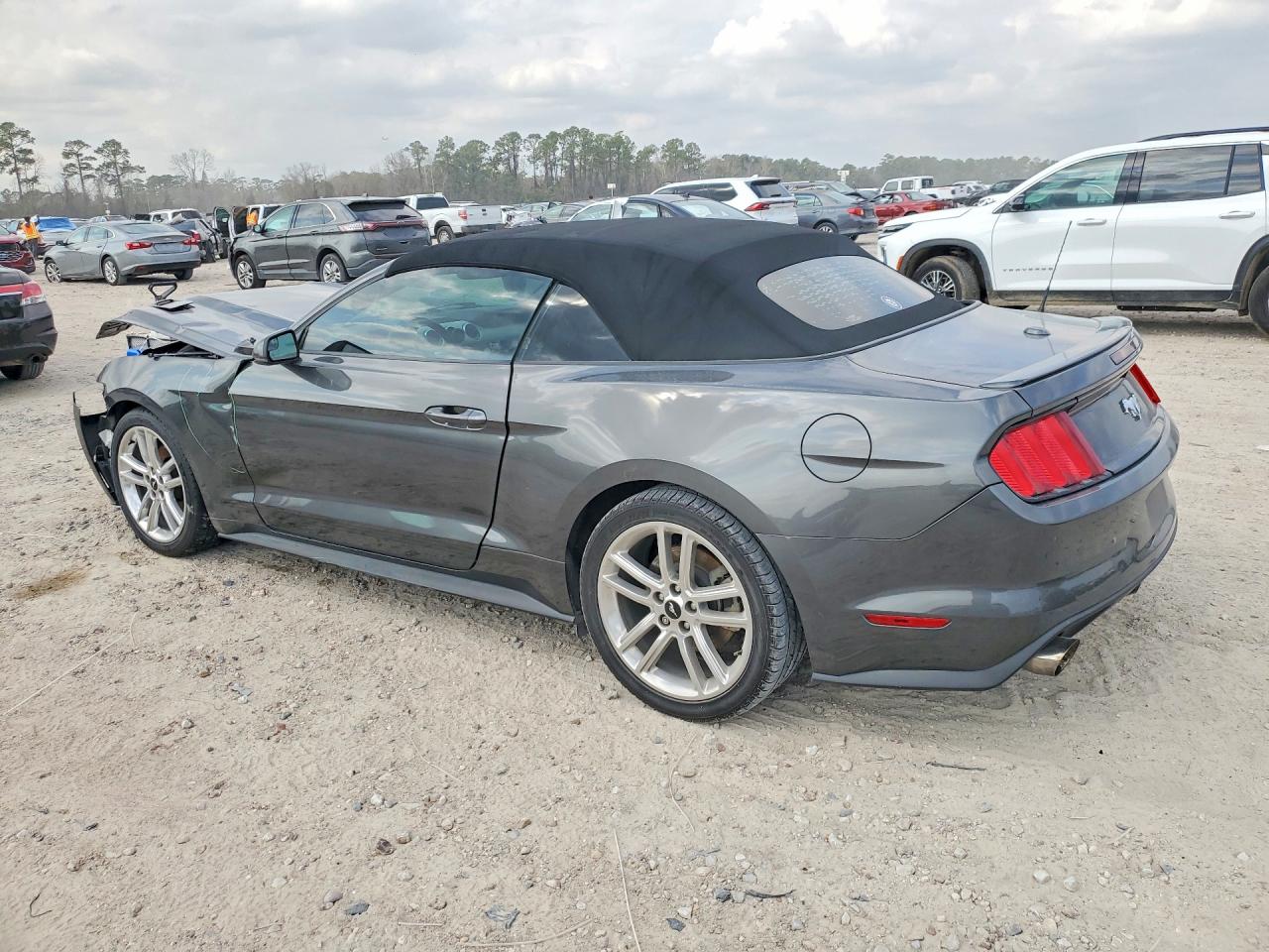 2017 FORD MUSTANG photo 2