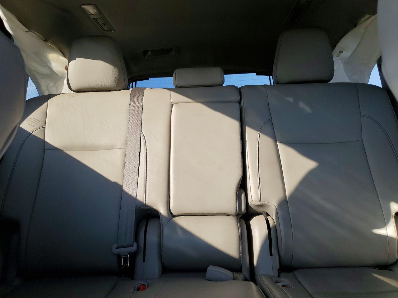 2019 TOYOTA HIGHLANDER photo 10