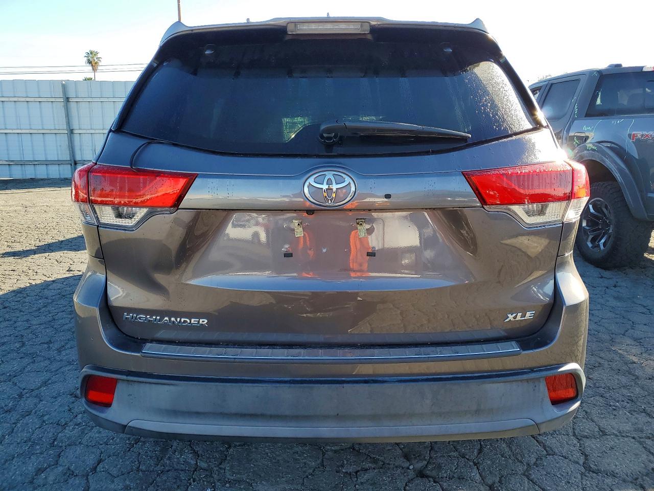 2019 TOYOTA HIGHLANDER photo 6