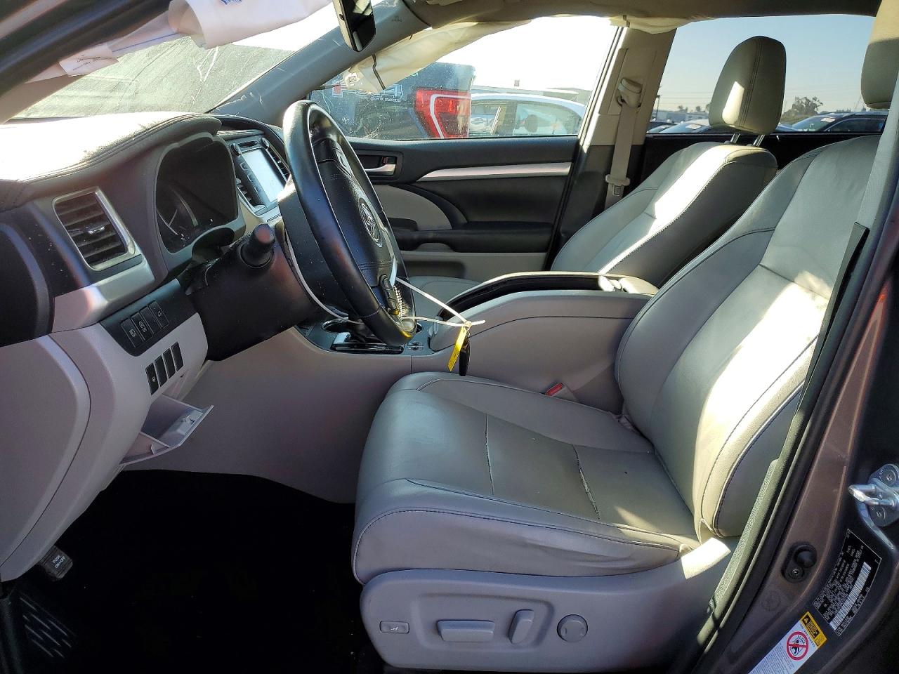 2019 TOYOTA HIGHLANDER photo 7