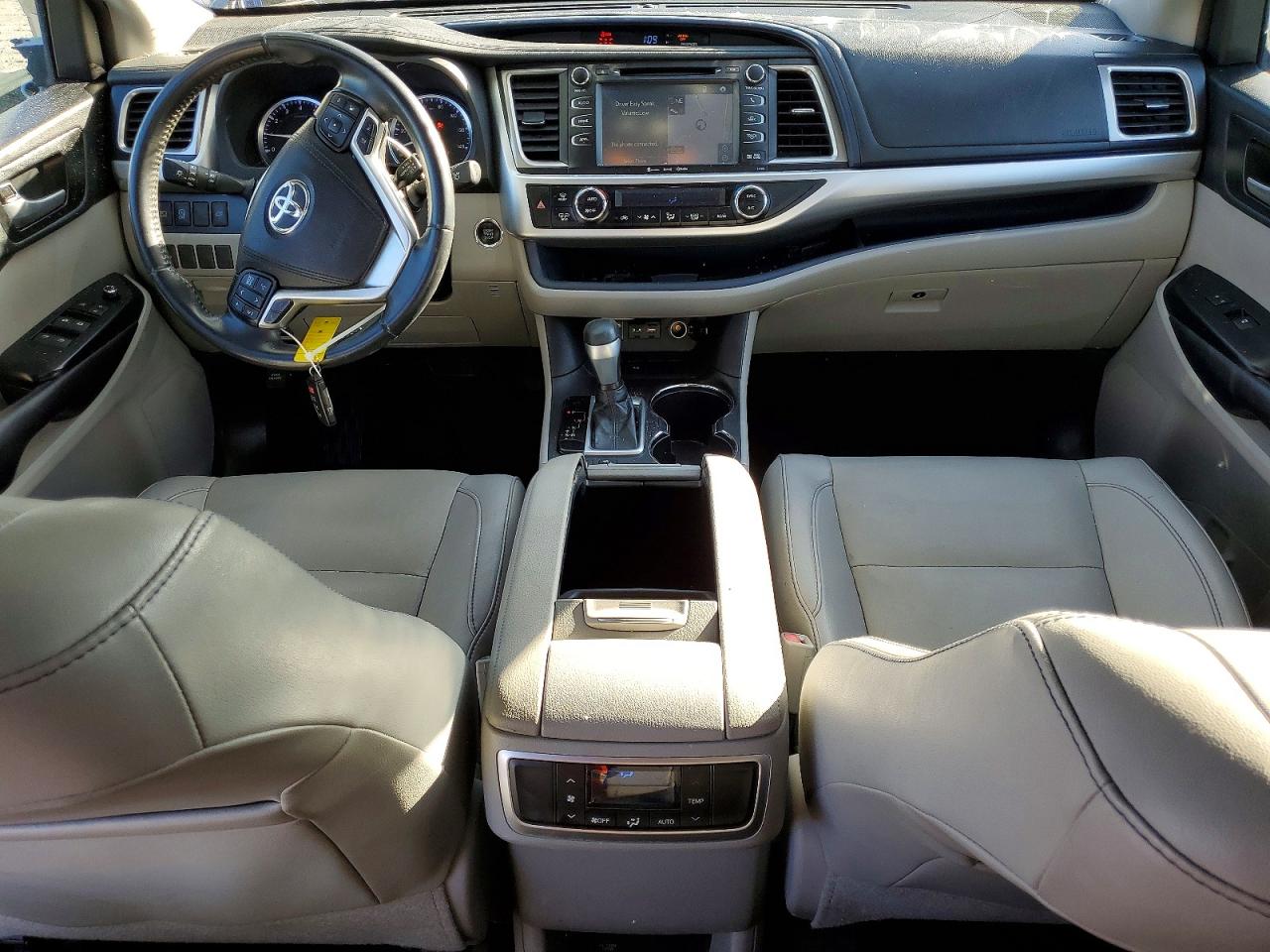 2019 TOYOTA HIGHLANDER photo 8